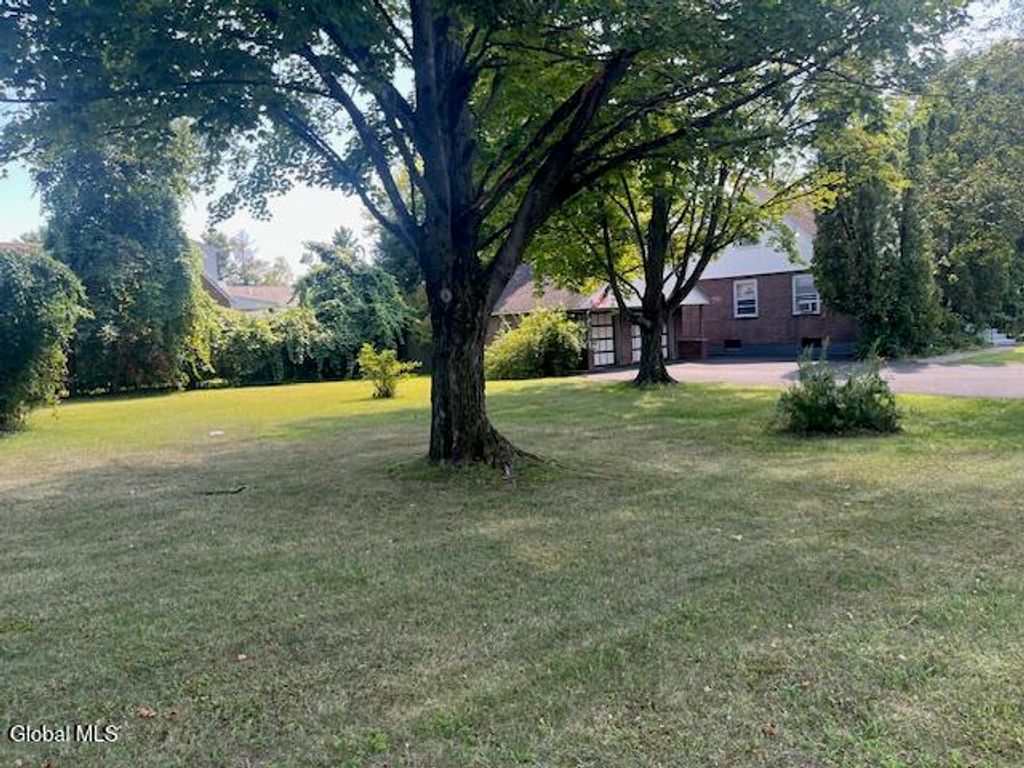 100 Lansing Road South, Colonie, NY 12304