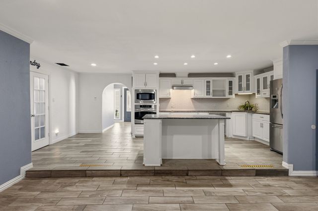 1012 Hilltop Drive, Irving, TX 75060