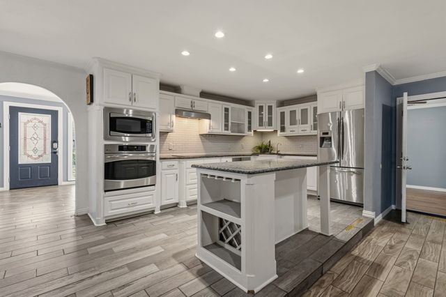 1012 Hilltop Drive, Irving, TX 75060