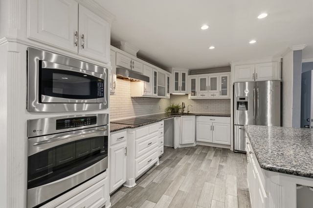 1012 Hilltop Drive, Irving, TX 75060