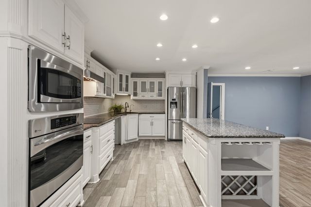 1012 Hilltop Drive, Irving, TX 75060