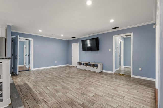 1012 Hilltop Drive, Irving, TX 75060