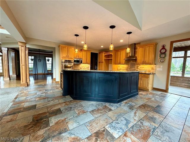 11625 Regent Park Drive, Chardon, OH 44024
