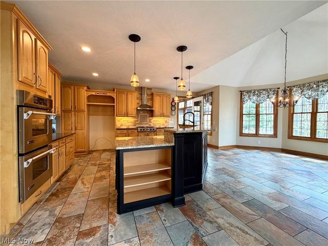 11625 Regent Park Drive, Chardon, OH 44024