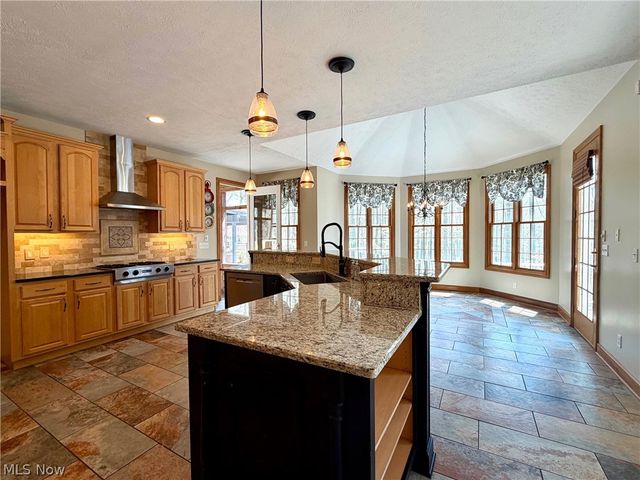 11625 Regent Park Drive, Chardon, OH 44024