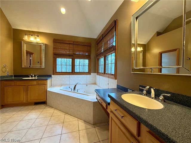 11625 Regent Park Drive, Chardon, OH 44024