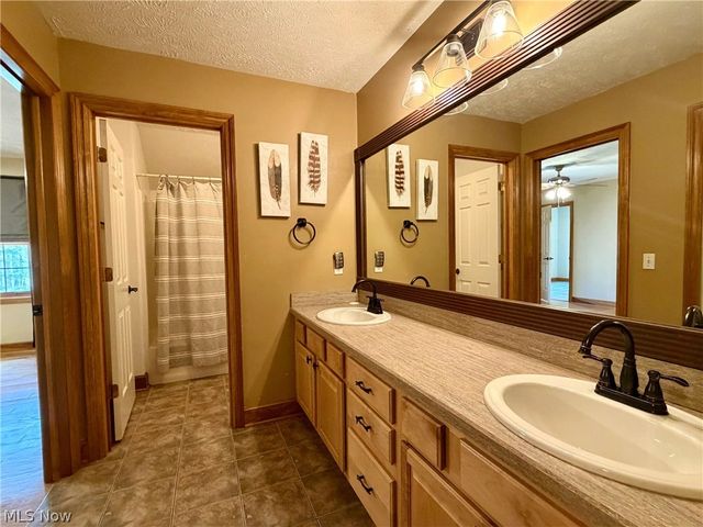 11625 Regent Park Drive, Chardon, OH 44024