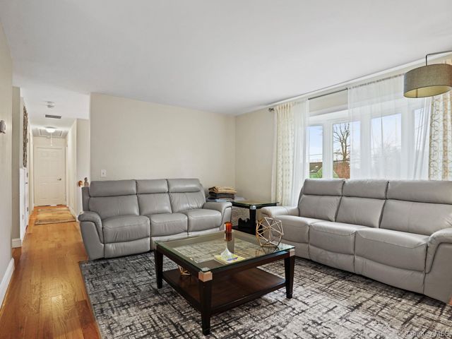 38 Kathwood Road, White Plains, NY 10607