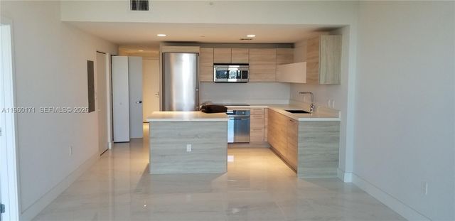 16385 Biscayne Boulevard 1516, Miami, FL 33160