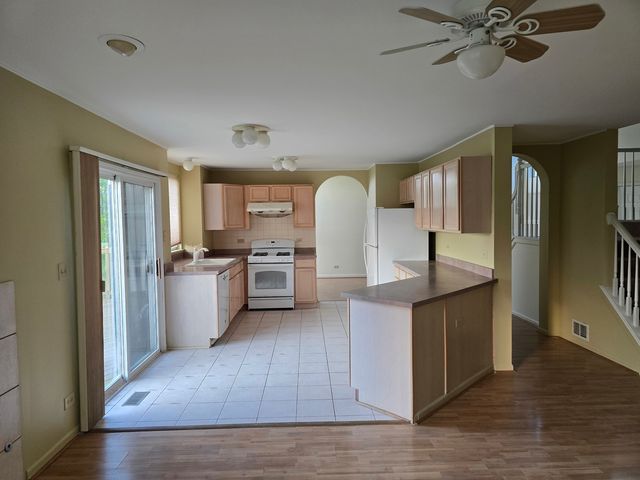 2135 Feldott Lane, Naperville, IL 60540