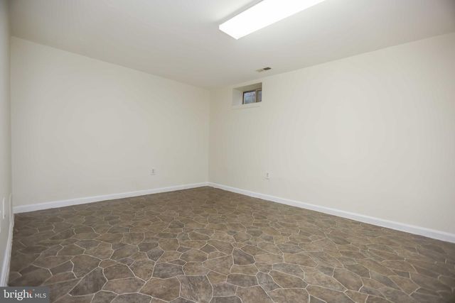 5 REACHING CIR, Baltimore, MD 21221