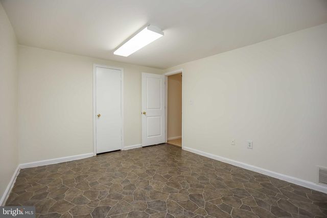 5 REACHING CIR, Baltimore, MD 21221