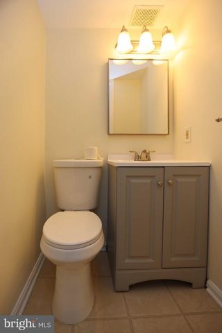 5 REACHING CIR, Baltimore, MD 21221