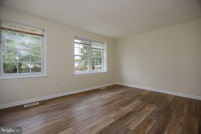 5 REACHING CIR, Baltimore, MD 21221