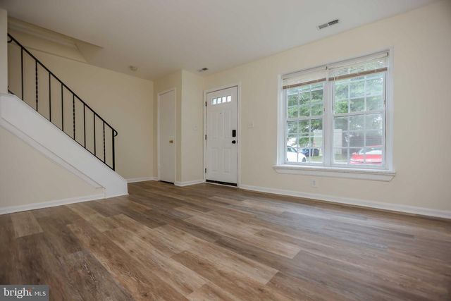 5 REACHING CIR, Baltimore, MD 21221