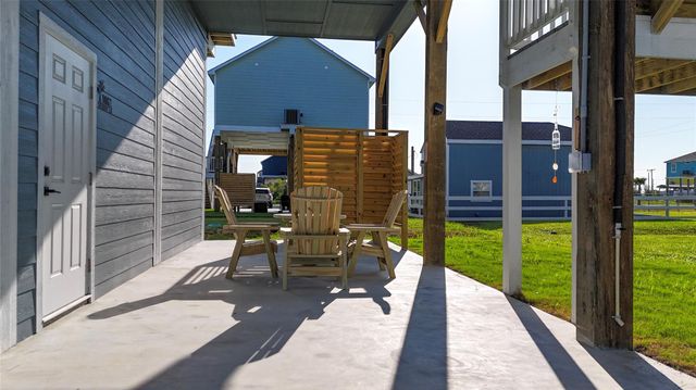 1062 Shady Lane, Gilchrist, TX 77617