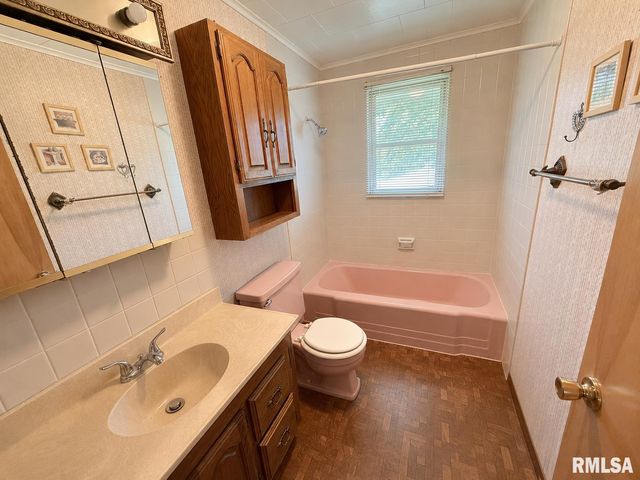 1005 SPRING BAY Road, East Peoria, IL 61611