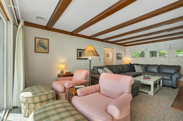 20 Governor Wentworth Highway, Tuftonboro, NH 03816