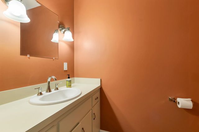 20 Governor Wentworth Highway, Tuftonboro, NH 03816