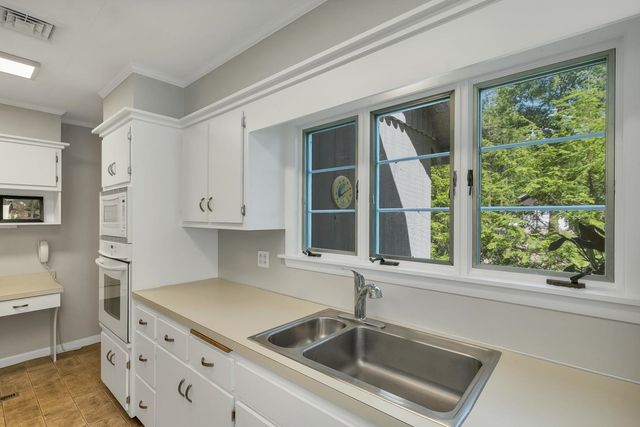 20 Governor Wentworth Highway, Tuftonboro, NH 03816