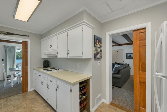 20 Governor Wentworth Highway, Tuftonboro, NH 03816