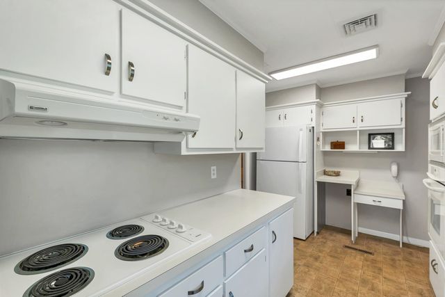 20 Governor Wentworth Highway, Tuftonboro, NH 03816