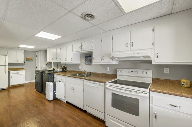 20 Governor Wentworth Highway, Tuftonboro, NH 03816