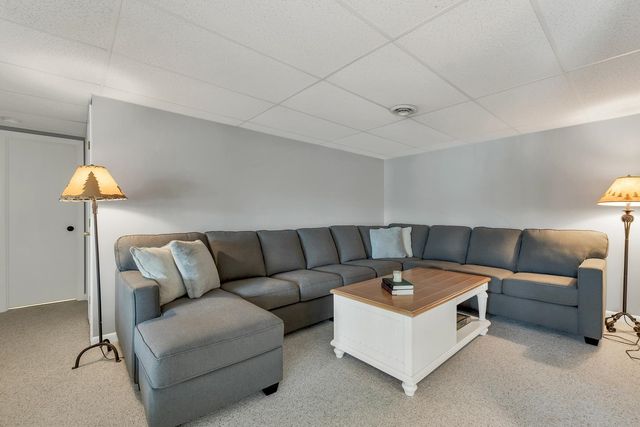 20 Governor Wentworth Highway, Tuftonboro, NH 03816