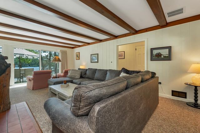 20 Governor Wentworth Highway, Tuftonboro, NH 03816