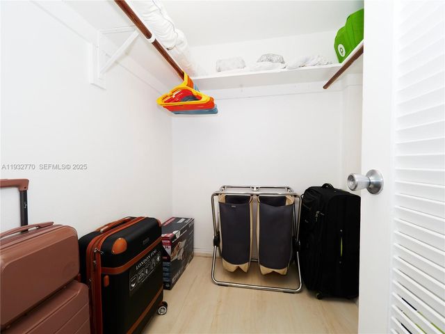 2861 Leonard Dr F412, Aventura, FL 33160