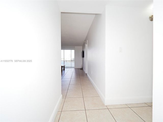 2861 Leonard Dr F412, Aventura, FL 33160