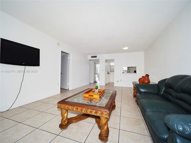 2861 Leonard Dr F412, Aventura, FL 33160