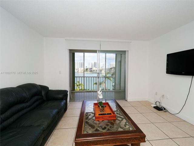 2861 Leonard Dr F412, Aventura, FL 33160