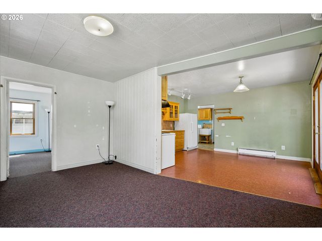 2570 EMERALD St, Eugene, OR 97403