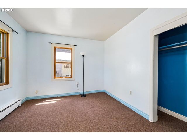 2570 EMERALD St, Eugene, OR 97403
