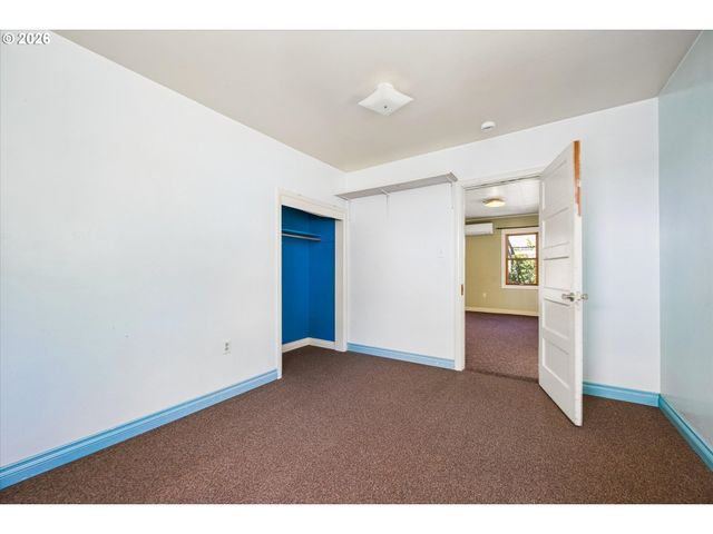 2570 EMERALD St, Eugene, OR 97403