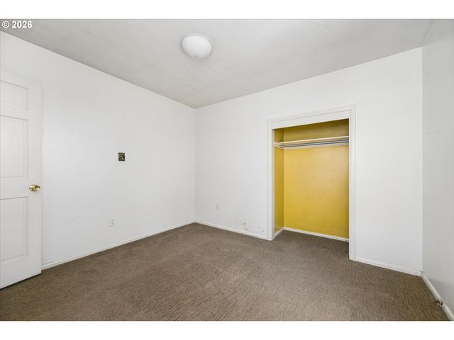 2570 EMERALD St, Eugene, OR 97403