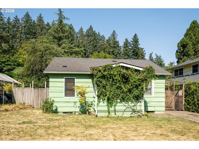 2570 EMERALD St, Eugene, OR 97403
