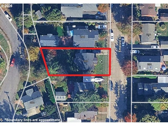 2570 EMERALD St, Eugene, OR 97403