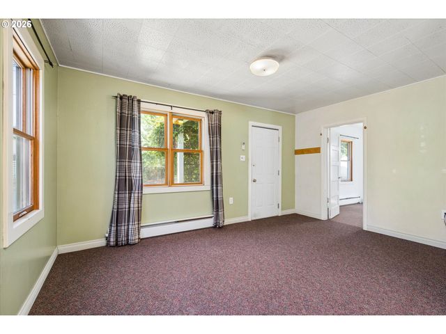 2570 EMERALD St, Eugene, OR 97403