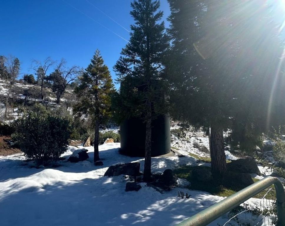 Image 15 of property listing at 42995 Vista Del Valle Lane, Auberry, CA 93602