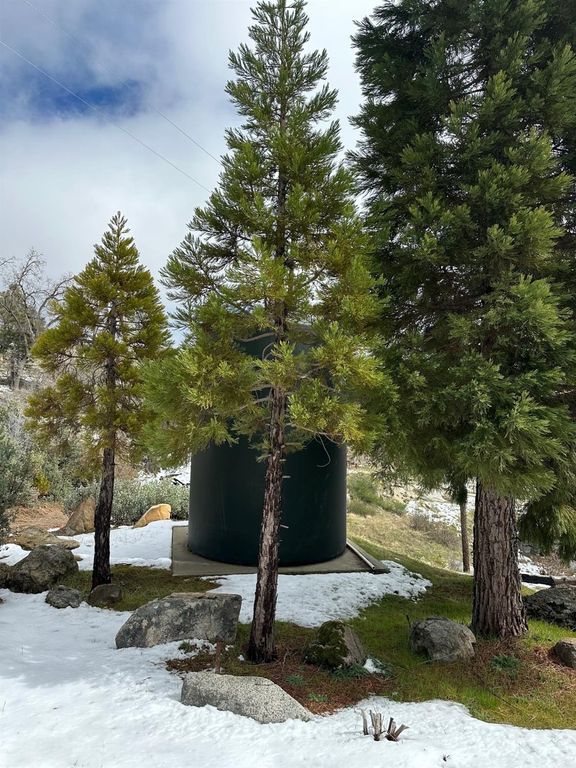 Image 16 of property listing at 42995 Vista Del Valle Lane, Auberry, CA 93602