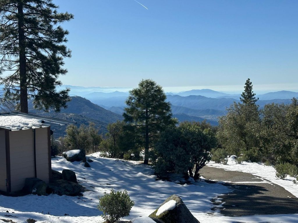 Image 4 of property listing at 42995 Vista Del Valle Lane, Auberry, CA 93602