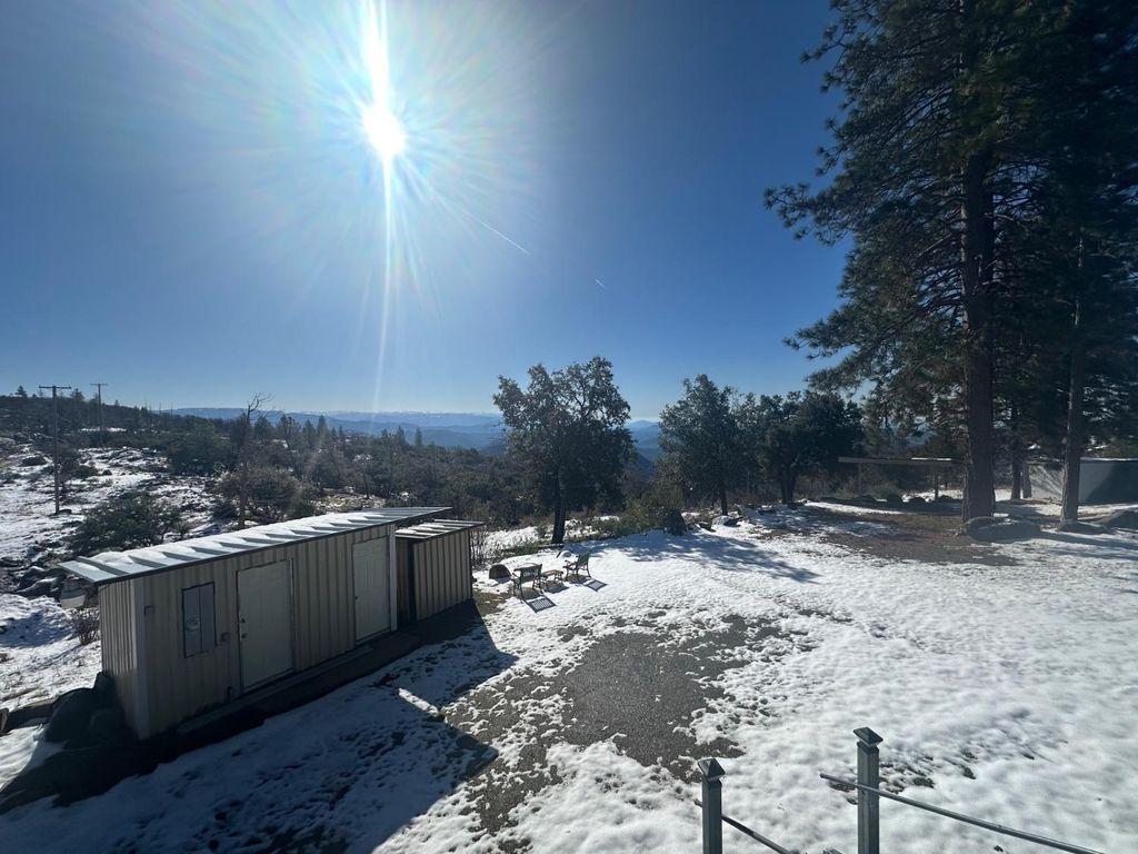 Image 5 of property listing at 42995 Vista Del Valle Lane, Auberry, CA 93602