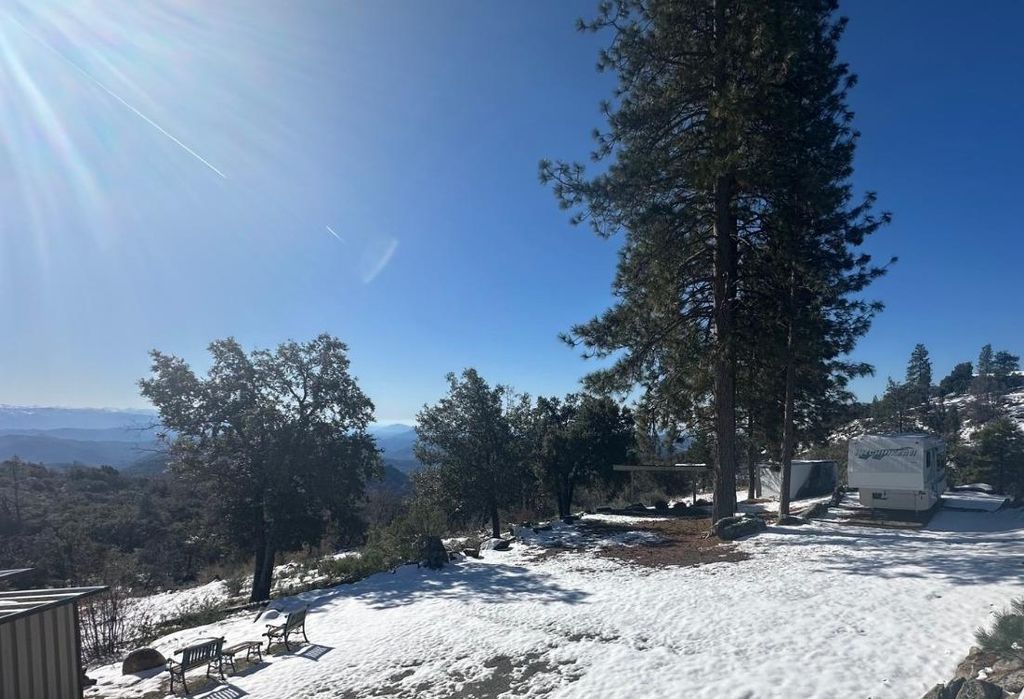 Image 6 of property listing at 42995 Vista Del Valle Lane, Auberry, CA 93602