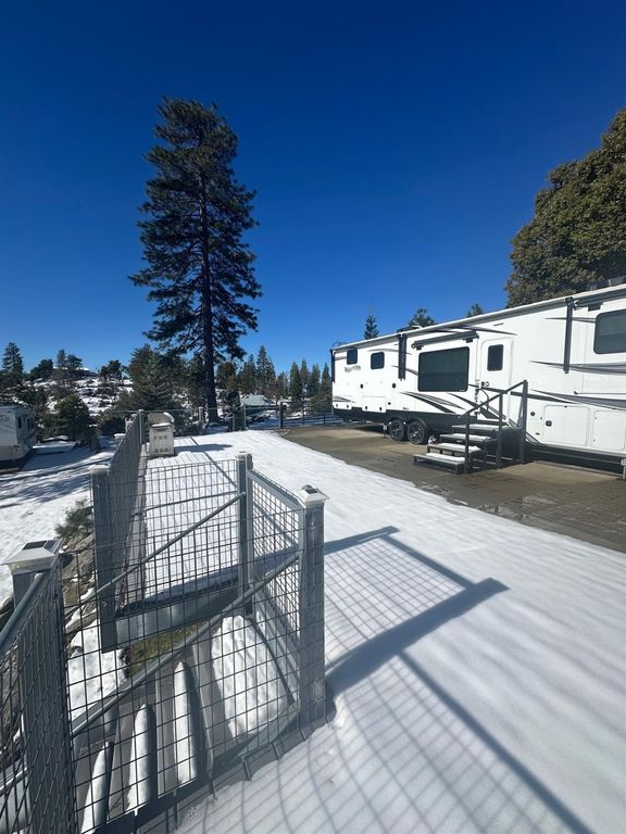 Image 9 of property listing at 42995 Vista Del Valle Lane, Auberry, CA 93602