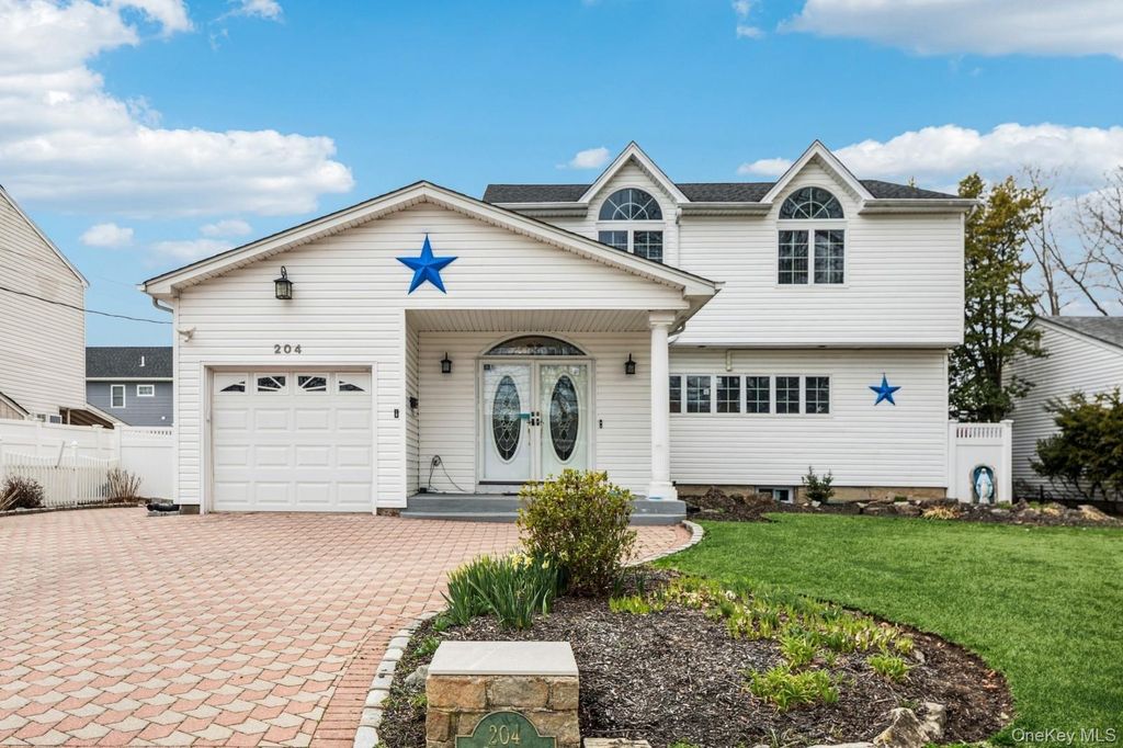 204 Broadway, Massapequa Park, NY 11762