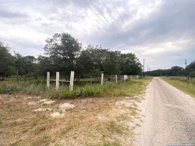 1550 E Hickory Ln, San Antonio, TX 78264