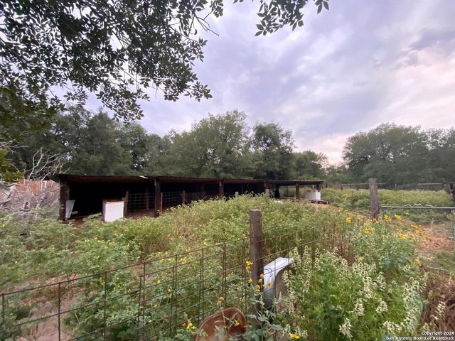 1550 E Hickory Ln, San Antonio, TX 78264