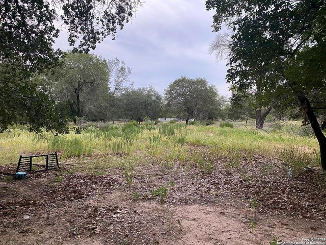 1550 E Hickory Ln, San Antonio, TX 78264